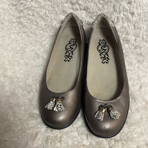 Sandbaggers Golf Shoes: Tassletoe Taupes tone leather gray slip on US SZ8